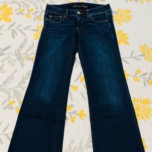 American Eagle jeans 💙 EUC/Favorite Boyfriend - Size 6 regular length/flare leg